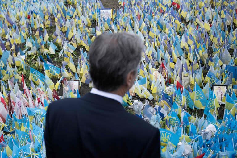 El homenaje de Blinken en el memorial a los caídos en la guerra