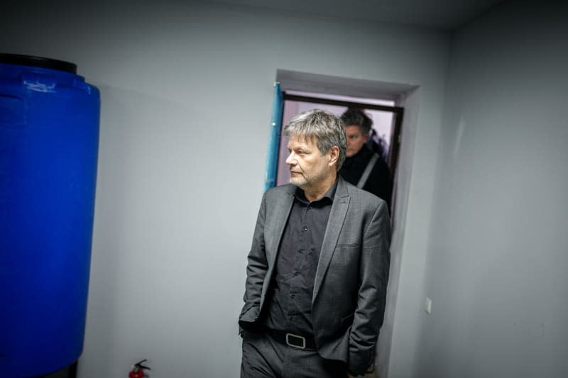 German Minister for Economic Affairs and Climate Protection Robert Habeck enters the bunker during an air raid on the sidelines of a visit to a hospital rebuilt with German aid. Kay Nietfeld/dpa