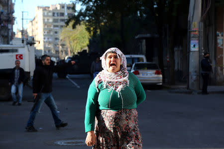 A woman reacts after a blast in the Kurdish-dominated southeastern city of Diyarbakir, Turkey, November 4, 2016. REUTERS/Sertac Kayar