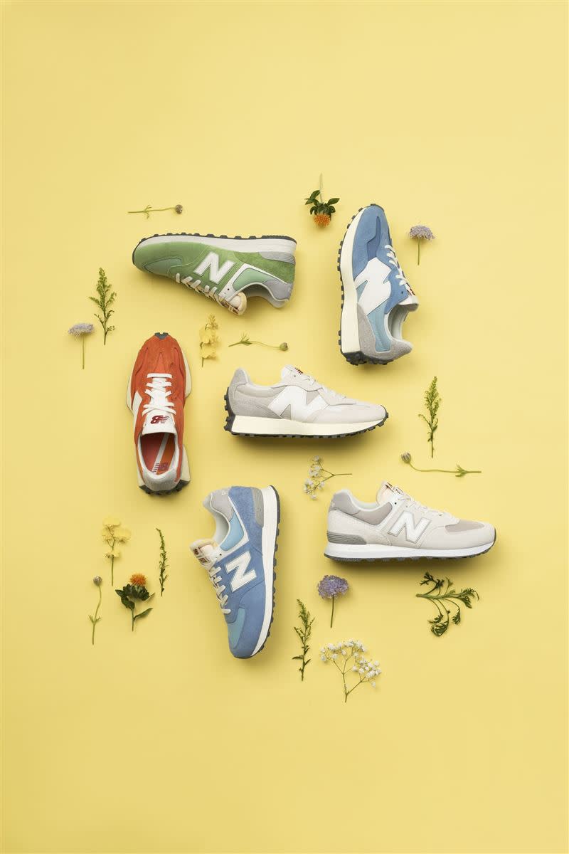 New Balance 327 & 574 春日商品形象照。（圖／品牌業者提供）