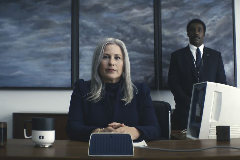 Patricia Arquette como la misteriosa jefa en Severance