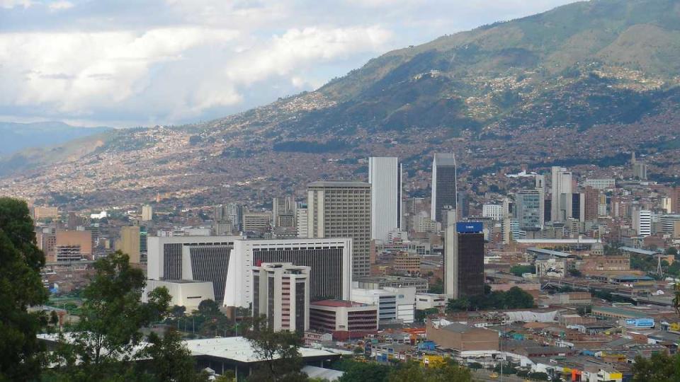 Uno de los cierres viales en Medellín durante el puente festivo del 20 de marzo será por contraflujo en la avenida Las Palmas. Foto: julian zapata - Pixabay