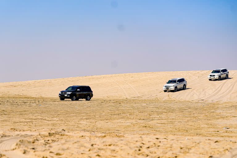Las caravanas de camionetas en el desierto, un recorrido turístico inolvidable
