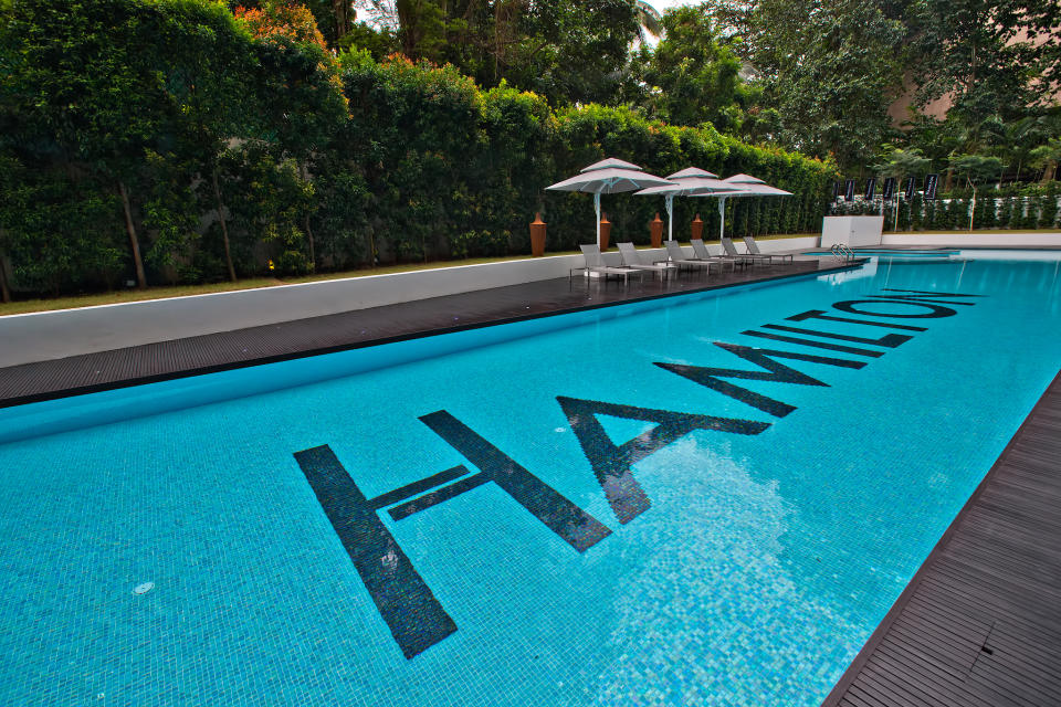 Swimming pool area of Hamilton Scotts luxury residence in Singapore (Yahoo! photo)