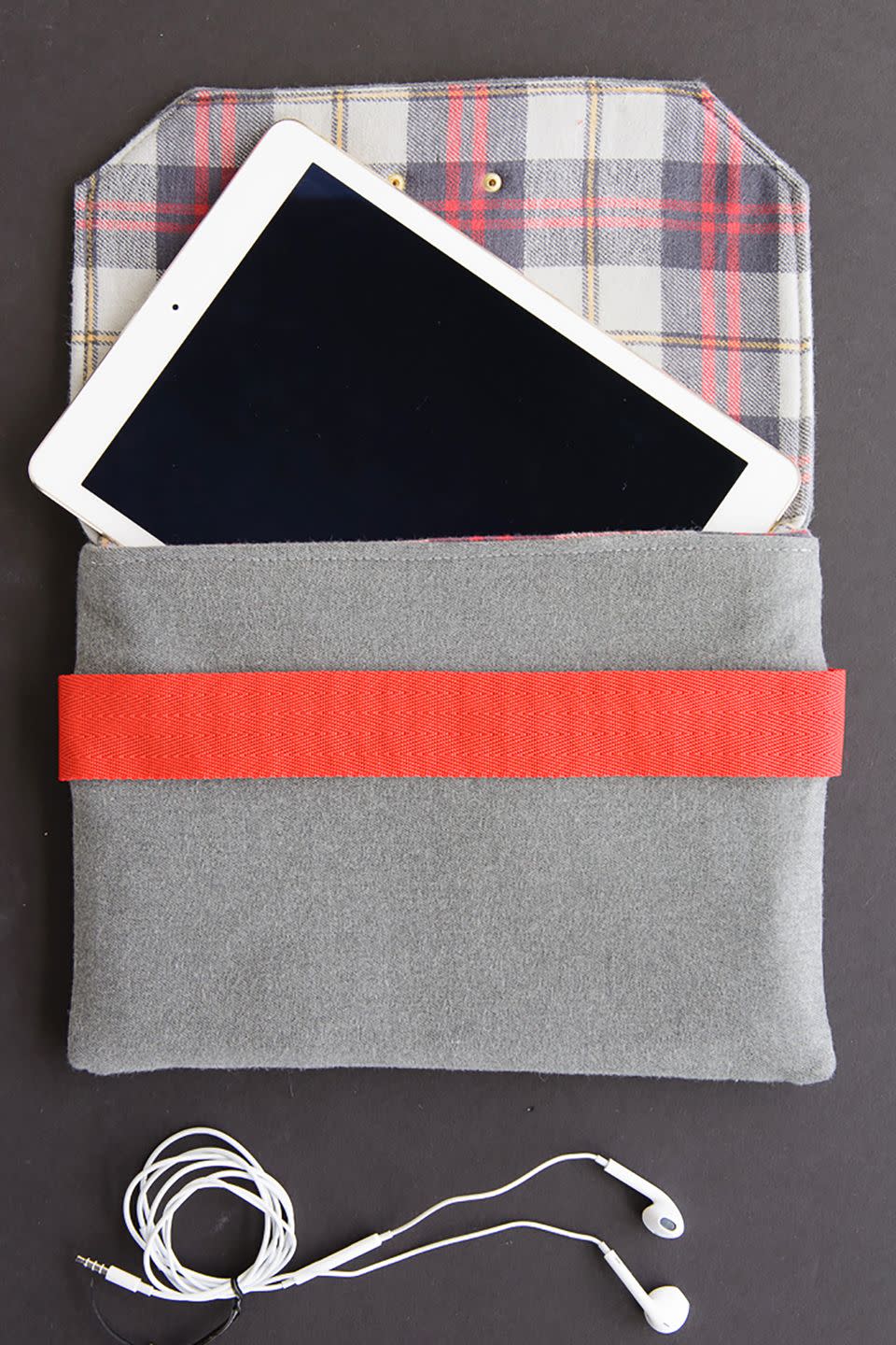 <p>If you enjoy sewing, this wool case makes a wonderful gift for dads who often travel with their iPad. A nifty back pocket allows for storage of other small items like keys or headphones.</p><p><strong>Get the tutorial at <a href="http://www.polkadotchair.com/2015/06/wool-ipad-case-sewing-pattern.html/#_a5y_p=4515461" rel="nofollow noopener" target="_blank" data-ylk="slk:Polka Dot Chair;elm:context_link;itc:0;sec:content-canvas" class="link ">Polka Dot Chair</a></strong>. </p>