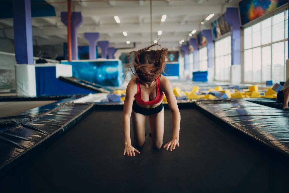 Trampolinspringen ist nicht nur etwas für Kinder. - Copyright: picture alliance / Zoonar | Max