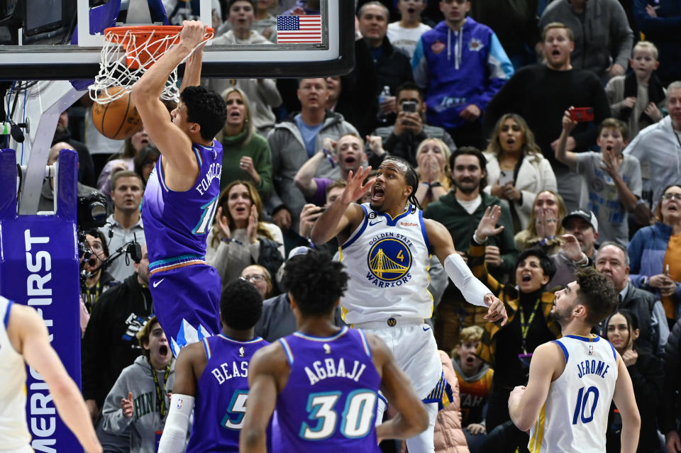 SALT LAKE CITY, UTAH - DECEMBER 07: Simone Fontecchio #16 of the Utah Jazz scores the final basket during the second half of the game against the Golden State Warriors at Vivint Arena on December 07, 2022 in Salt Lake City, Utah. NOTE TO USER: User expressly acknowledges and agrees that, by downloading and or using this photograph, User is consenting to the terms and conditions of the Getty Images License Agreement. (Photo by Alex Goodlett/Getty Images)