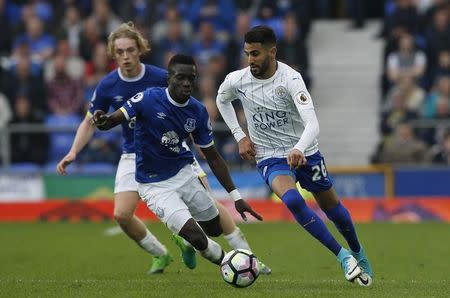 Britain Football Soccer - Everton v Leicester City - Premier League - Goodison Park - 9/4/17 Leicester City's Riyad Mahrez in action with Everton's Idrissa Gueye Reuters / Andrew Yates Livepic