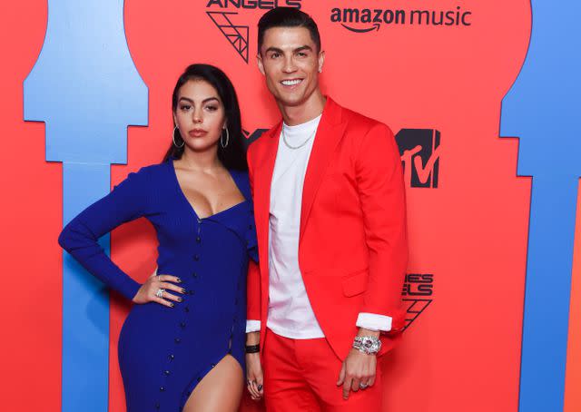 <p>Stephane Cardinale - Corbis/Corbis via Getty Images</p> Georgina Rodríguez y Cristiano Ronaldo