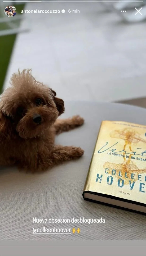 Actualmente, Antonela está leyendo Verity de la autora norteamericana Colleen Hoover (Foto: Instagram @antonelaroccuzzo)