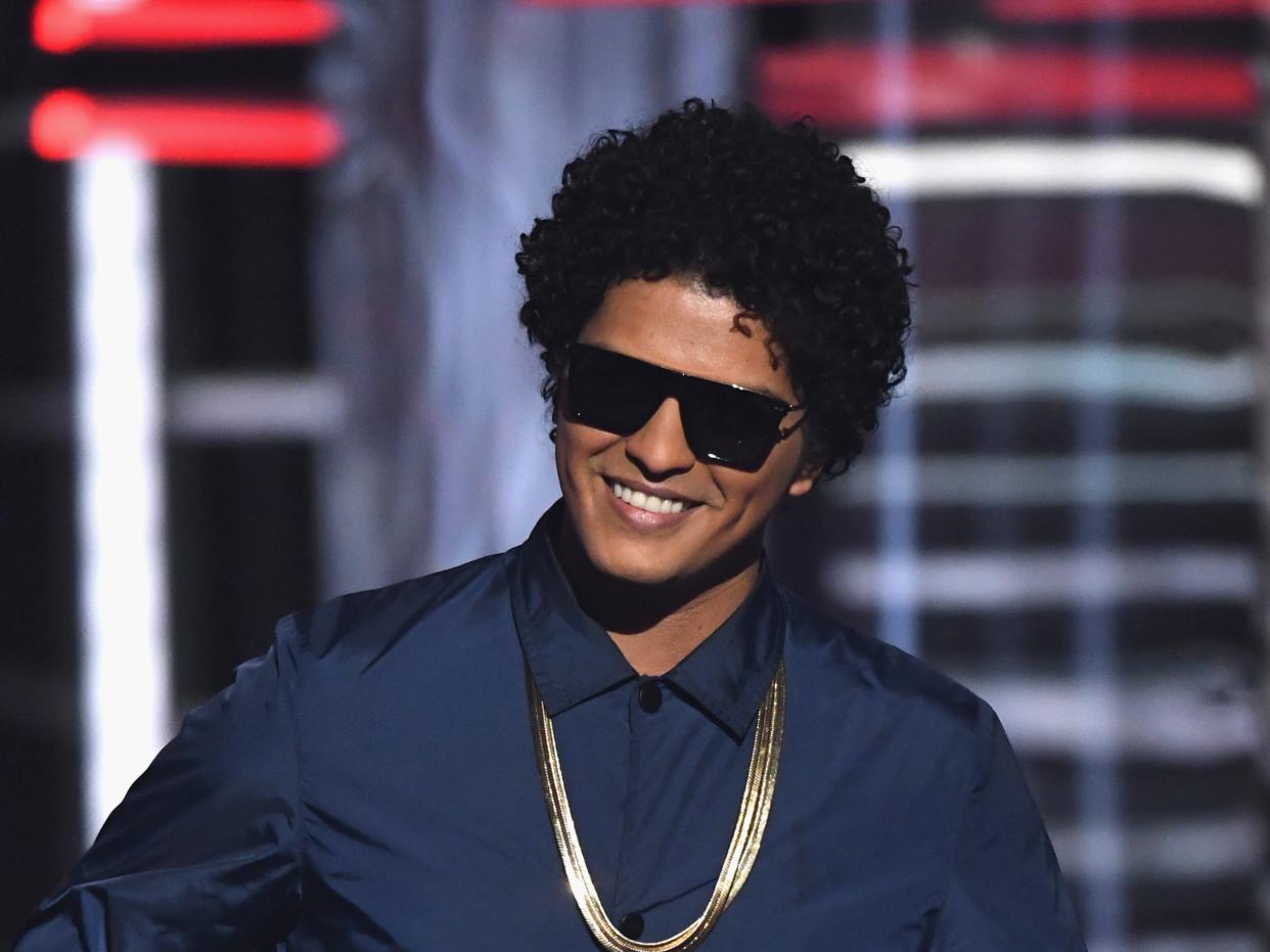 Bruno Mars onstage at the 2018 Billboard awards (Getty Images)