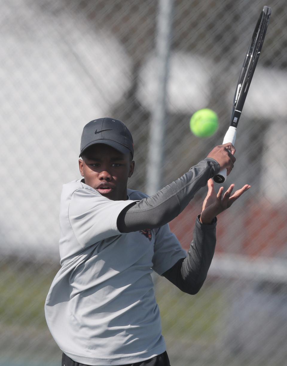 Hoover's Hunter Holloway did not lose a game in his singles win over Louisville on Monday.