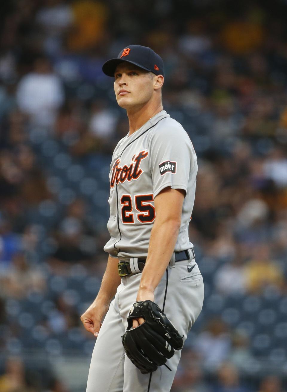 1570334938.jpg PITTSBURGH, PA - AUGUST 01:  Matt Manning #25 of the Detroit Tigers reacts after giving up a two run home run in the second inning against the Pittsburgh Pirates during inter-league play at PNC Park on August 1, 2023 in Pittsburgh, Pennsylvania.  (Photo by Justin K. Aller/Getty Images)