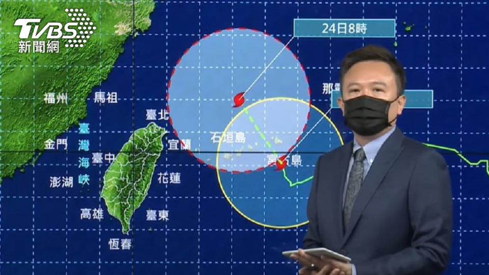 氣象局課長林秉煜指出，今日晚上至明日白天是颱風最接近台灣的時候。（圖／TVBS）