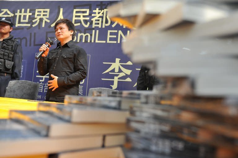 Writer Li Chengpeng, looked upon by many as a a highly influential Chinese blogger and social commentator, attends a promotional event for his new book "SmILENCE," on January 26, 2013, in Kunming, southwest China's Yunnan province