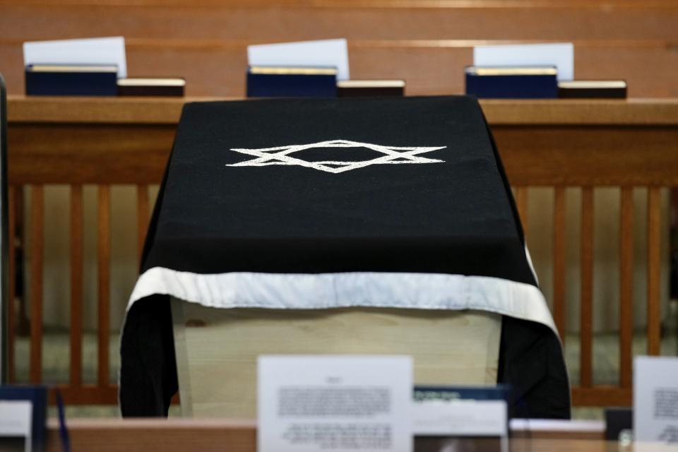 The casket of former Senator Joe Lieberman is shown in the sanctuary of Congregation Agudath Sholom, before his funeral in Stamford, Conn., Friday, March. 29, 2024. (AP Photo / Bryan Woolston)