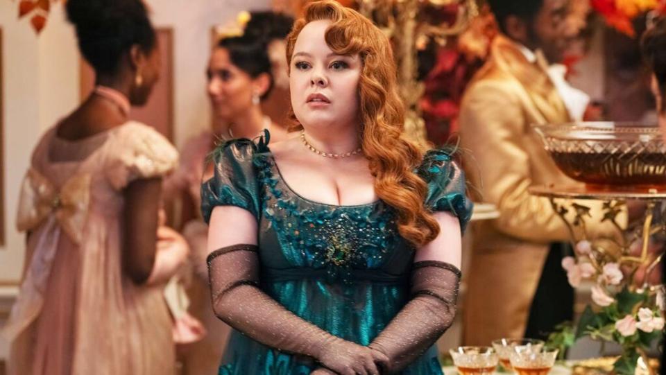 Penelope dans sa magnifique robe vert émeraude // Source : Netflix