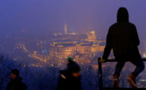 The Royal Castle is seen veiled in heavy winter smog in Budapest, Hungary January 30, 2017. REUTERS/Laszlo Balogh