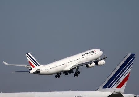 An Air France passenger jet takes off from the Charles-de-Gaulle International Airport in Roissy, France, October 2, 2015. REUTERS/Stephane Mahe