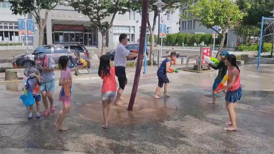 夏天戲水消暑！公共戲水建議戴蛙鏡避結膜炎