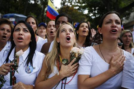 Opposition deputy Maria Corina Machado (R) and Lilian Tintori (C), wife of jailed opposition leader Leopoldo Lopez, take part in a women's rally against Nicolas Maduro's government in Caracas February 26, 2014. REUTERS/Jorge Silva