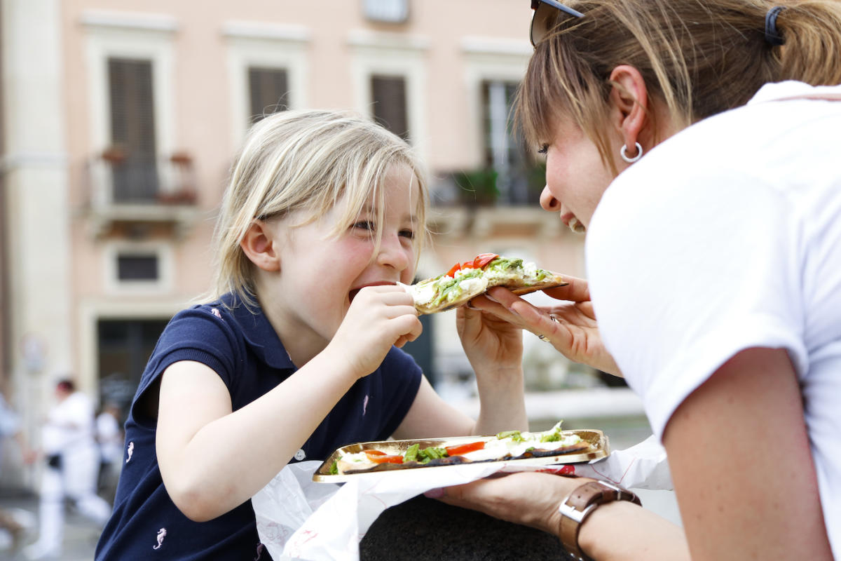 Ecco come mangi la pizza come un vero italiano!