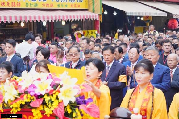 誦經團宣讀祈安植福文疏。