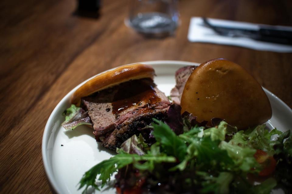 Brisket Mantou (PHOTO: Zat Astha/Yahoo Lifestyle SEA)
