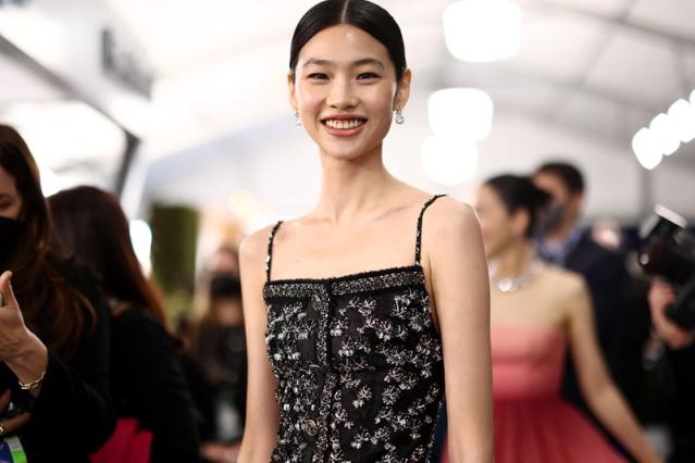 Hoyeon Jung Stuns in Louis Vuitton Dress at 2022 SAG Awards