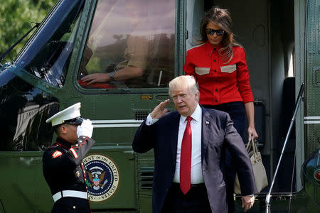U.S. President Donald Trump salutes from the steps of Marine One helicopter on the South Lawn the White House upon his return with first lady Melania Trump to Washington, U.S., from Camp David, September 10, 2017. REUTERS/Yuri Gripas