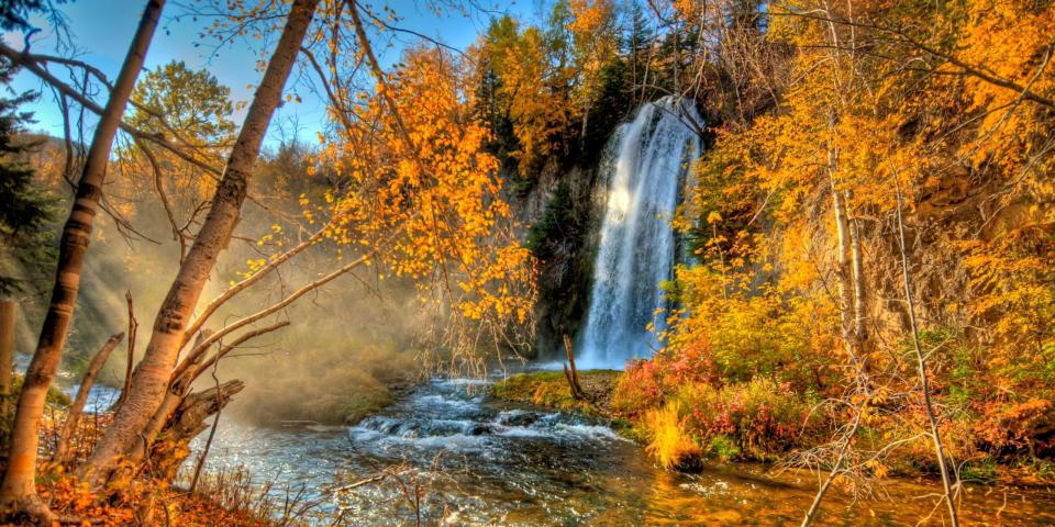 <p>Nothing says autumn like a long, leisurely drive through Mother Nature's glorious color changes. Roll down the car windows, savor cool autumn breezes, and escape to these fall getaways where autumn's brilliance beckons.<br></p>