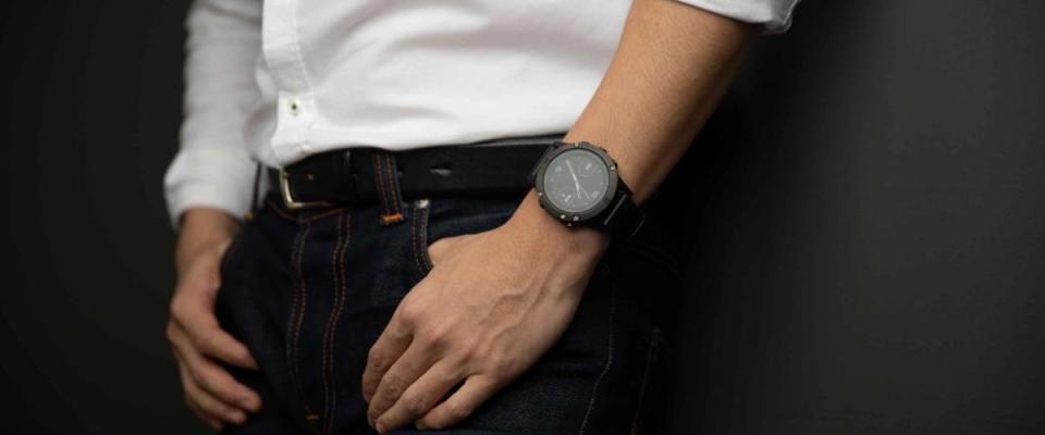 The black Garmin watch is suitable for men in every occasion