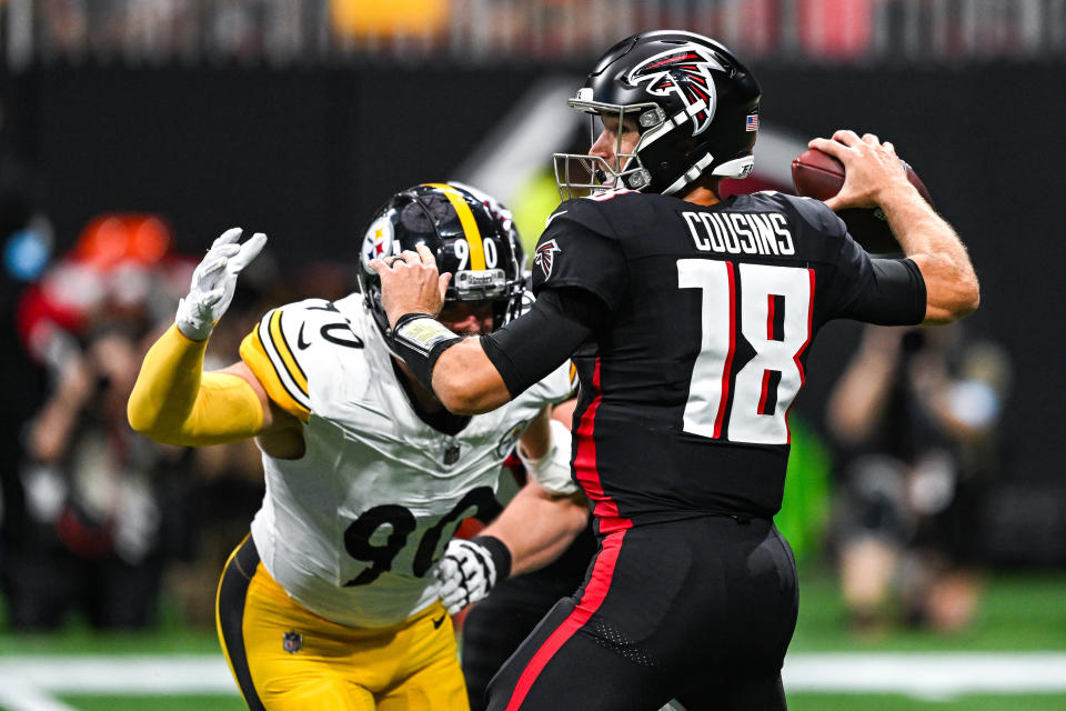 Kirk Cousins ​​made his debut for the Atlanta Falcons on Sunday against a strong Steeler defense. (Rich von Biberstein/Icon Sportswire via Getty Images)