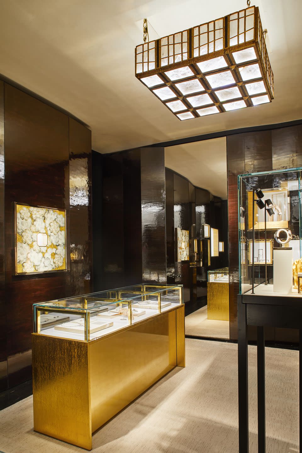 <p>Marino chose gold leaf accents for the Watches and Fine Jewelry Salon as homage to the Coromandel screens that were in Gabrielle Chanel's Paris apartment on the rue Cambon. </p>