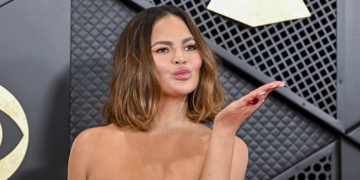 Chrissy Teigen had the BEST response to her 'nip slip' 