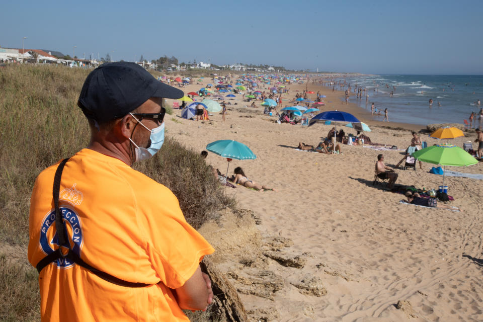 Playas hasta la bandera: Cádiz ha cerrado el acceso a algunas tras estas aglomeraciones