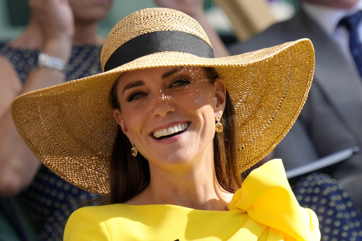 Kate Middleton, en convalescence, s'est vue offrir un étonnant cadeau par les élèves d'une école. (AP Photo/Kirsty Wigglesworth, File)