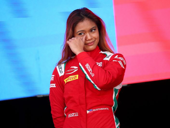 Bianca Bustamante menangis setelah menjuarai F1 Academy Series Round 2