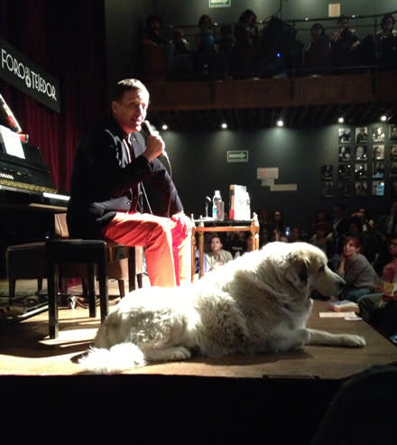 Xavier Velasco y su perro, Boris. / Foto: Mildred Pérez