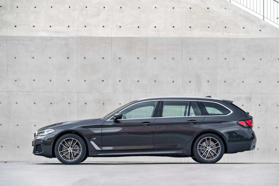全新 BMW 5系列 Touring 同步引進，建議售價 295 萬元。