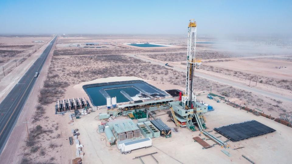 A drilling rig in a desert lanscape. 