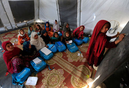 Afghan refugee children attend a class at a refugee camp on the outskirts of Jalalabad, Afghanistan, February 12, 2017. REUTERS/Parwiz