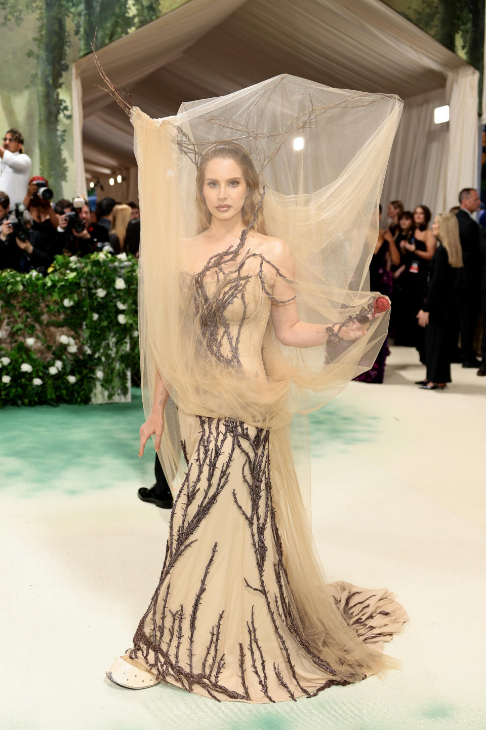 NEW YORK, NEW YORK - MAY 06: Lana Del Rey attends The 2024 Met Gala Celebrating 