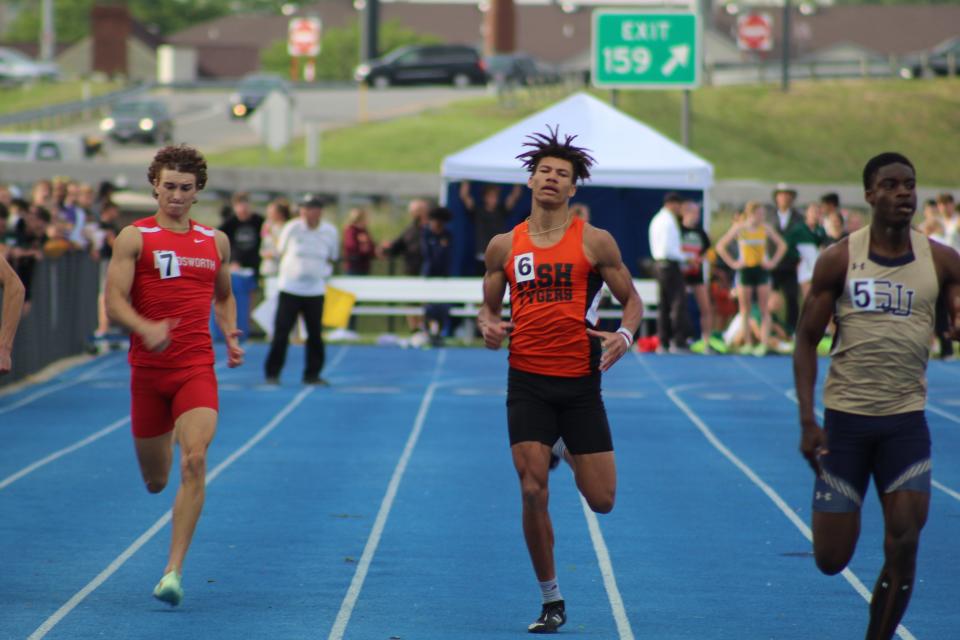 Mansfield Senior's Keontez Bradley qualified for state in the 400 meters.