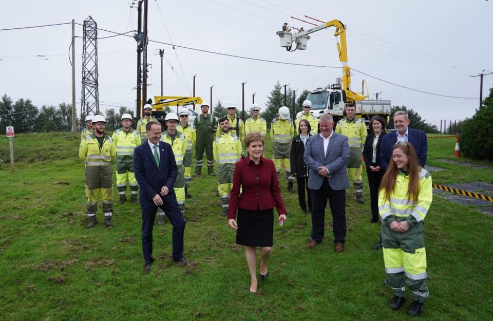 First Minister Nicola Stugeon, with Scottish Power chief executive Keith Anderson (left) and some of the company’s apprentice engineers (Andrew Milligan/PA) (PA Wire)