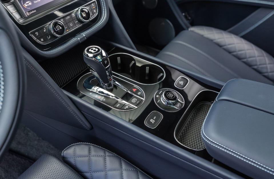 View Photos of the 2019 Bentley Bentayga V8