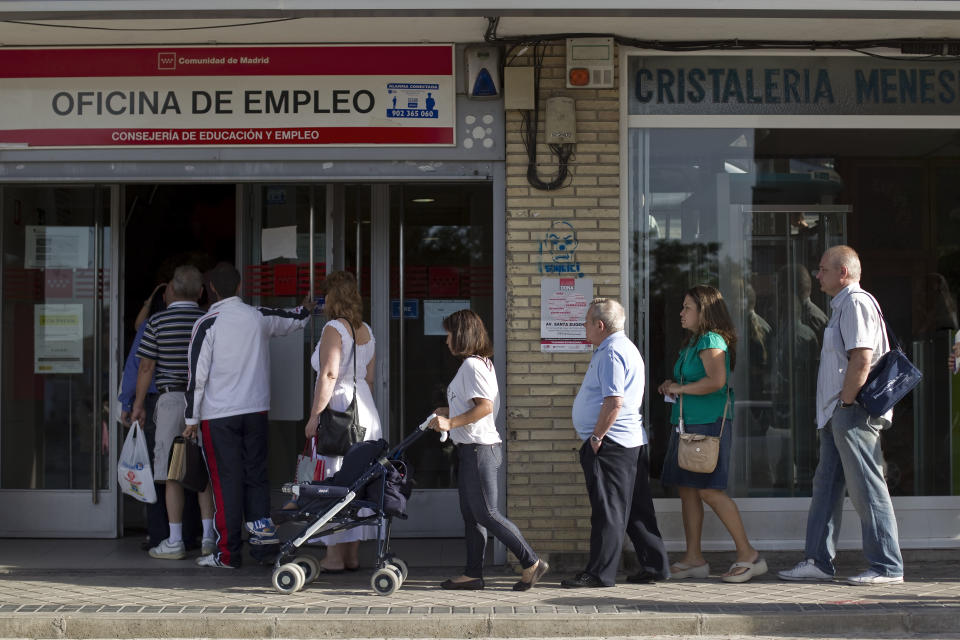 People enter an unemployment registry office in Madrid, Spain, Monday, June 4, 2012. The Labor Ministry reported a drop of 30,313 people claiming benefits, to a total of 4.71 million unemployed people in May, a traditionally good month for hiring as companies prepare for the vacation season. (AP Photo/Alberto Di Lolli)