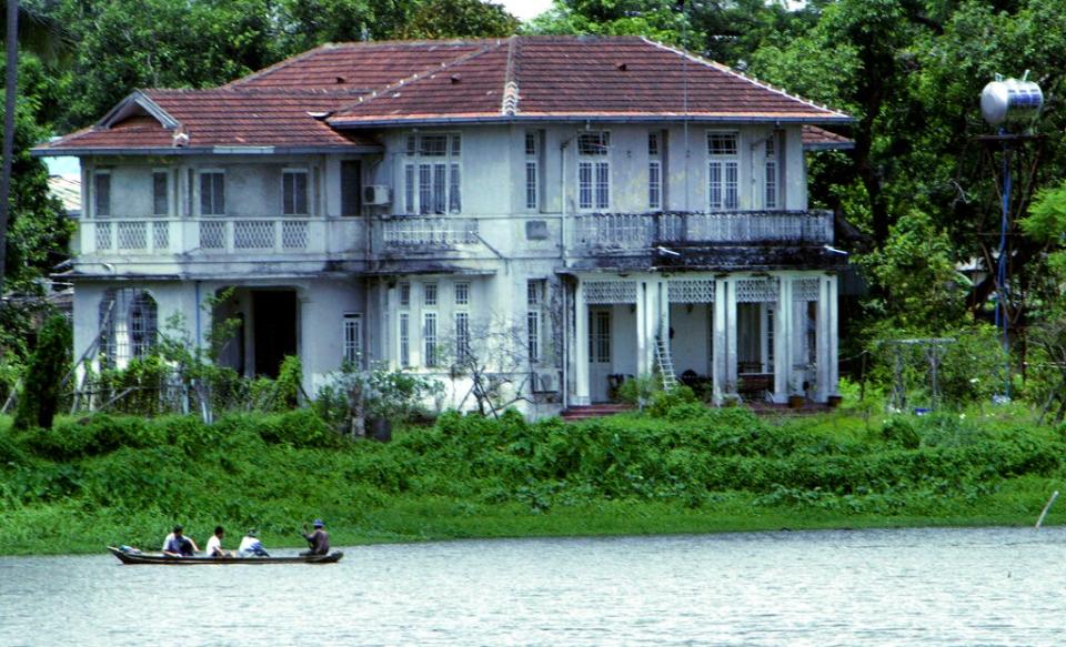 緬甸反對黨領袖翁山蘇姬的河濱宅院被法院下令拍賣。美聯社資料照片