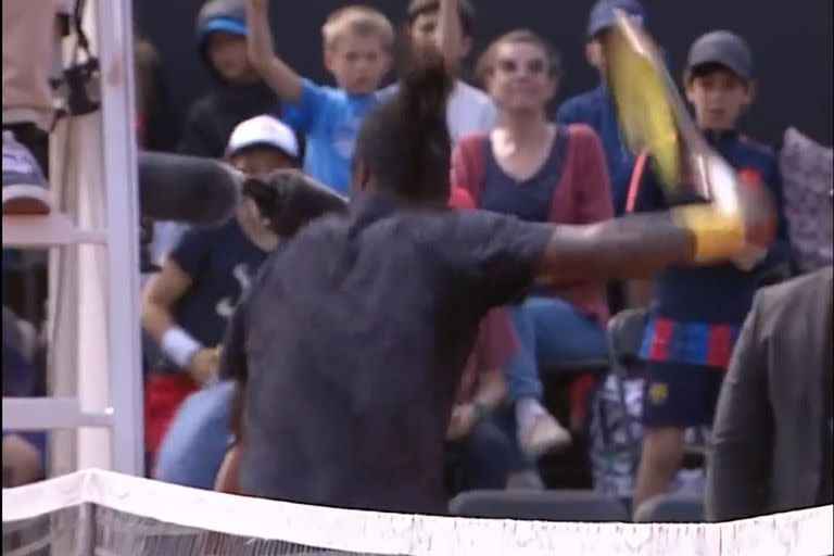 Ymer se desquitó contra la silla del árbitro