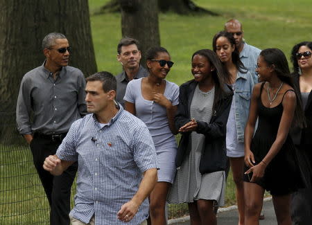 U.S. President Barack Obama walks in Central Park with daughters Sasha (4th L), Malia (3rd R) and friends in New York, July 18, 2015. REUTERS/Kevin Lamarque